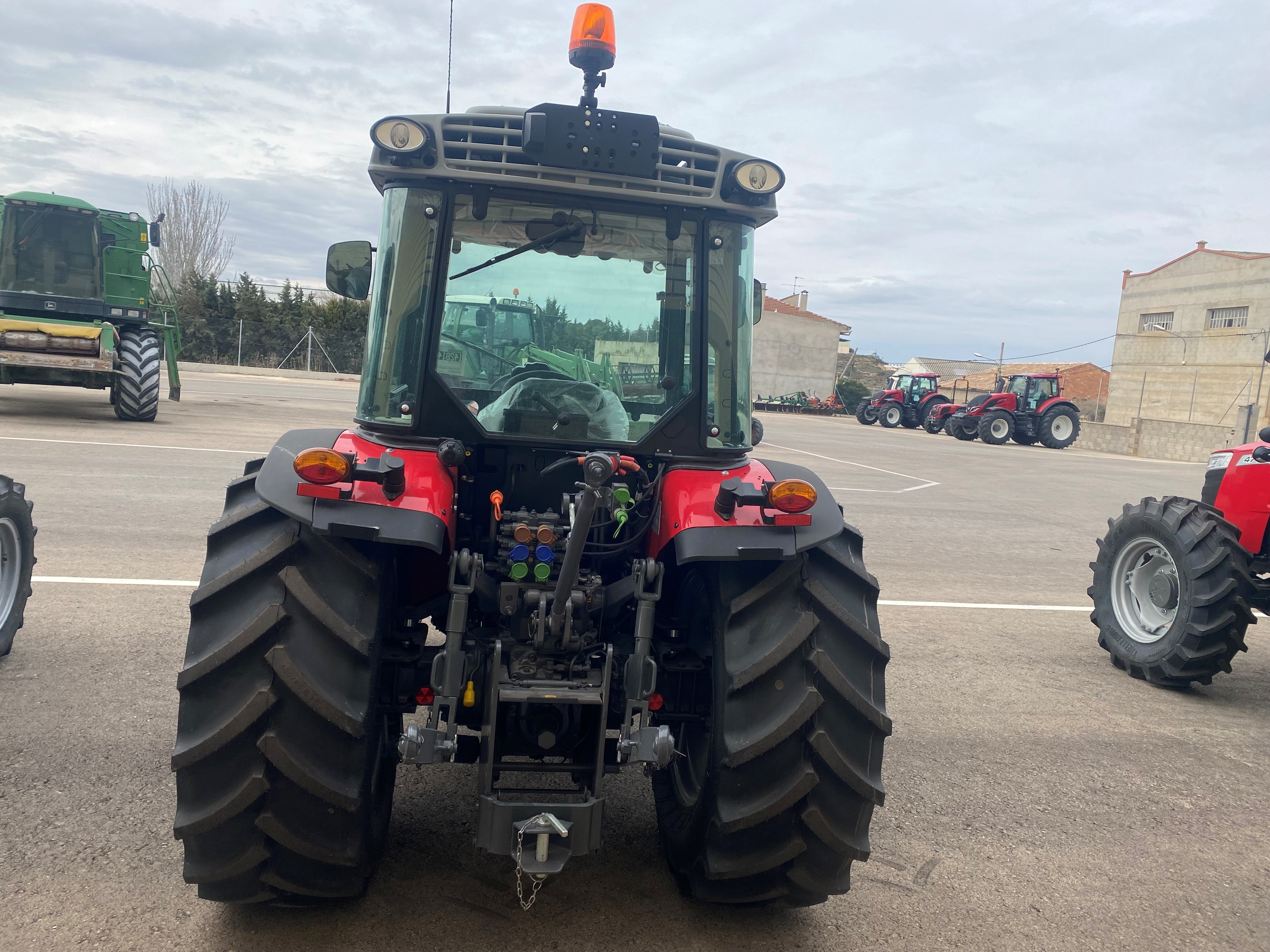 Massey Ferguson 3709 WF en alquiler