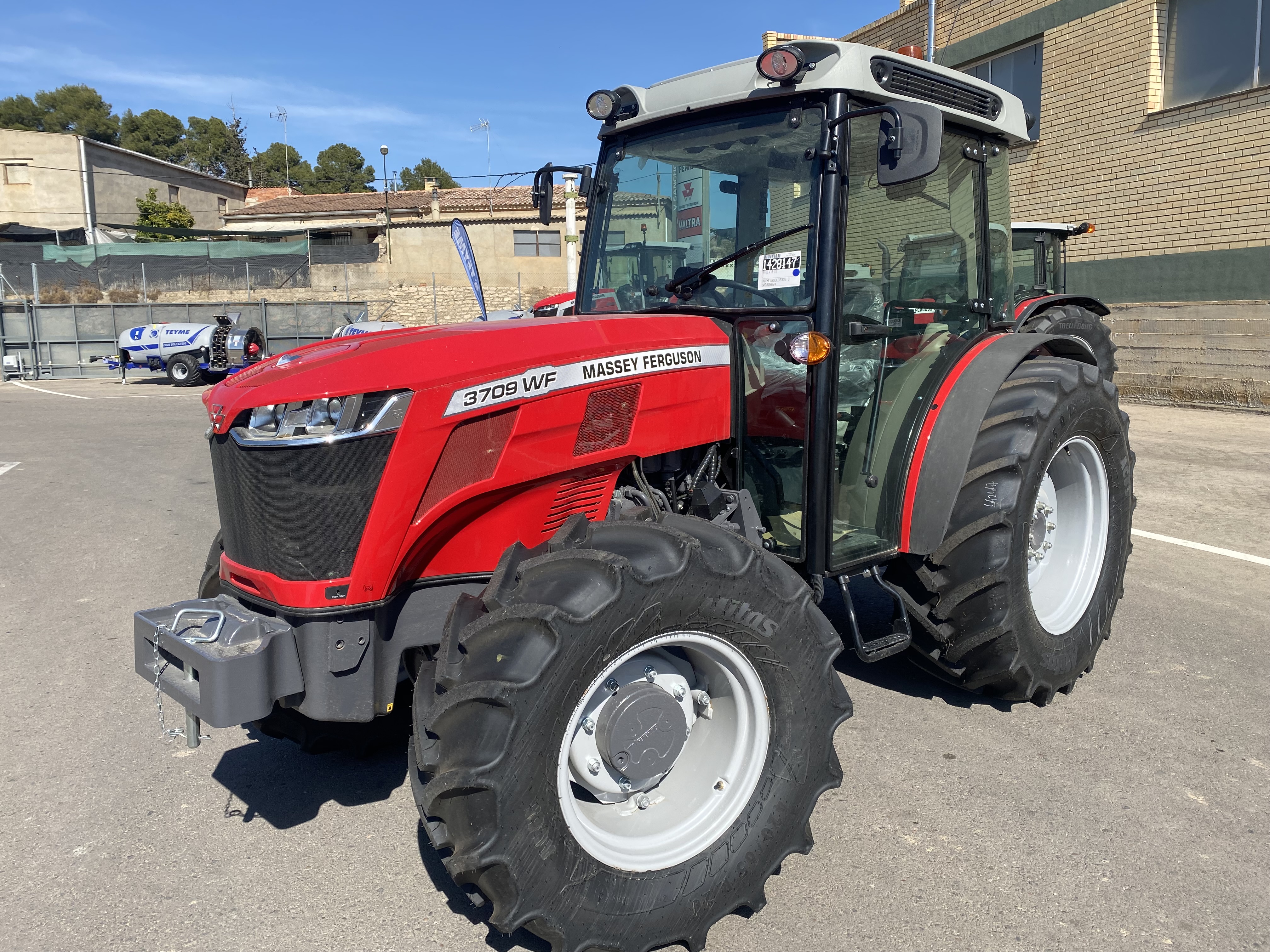 Massey Ferguson 3709 WF en alquiler