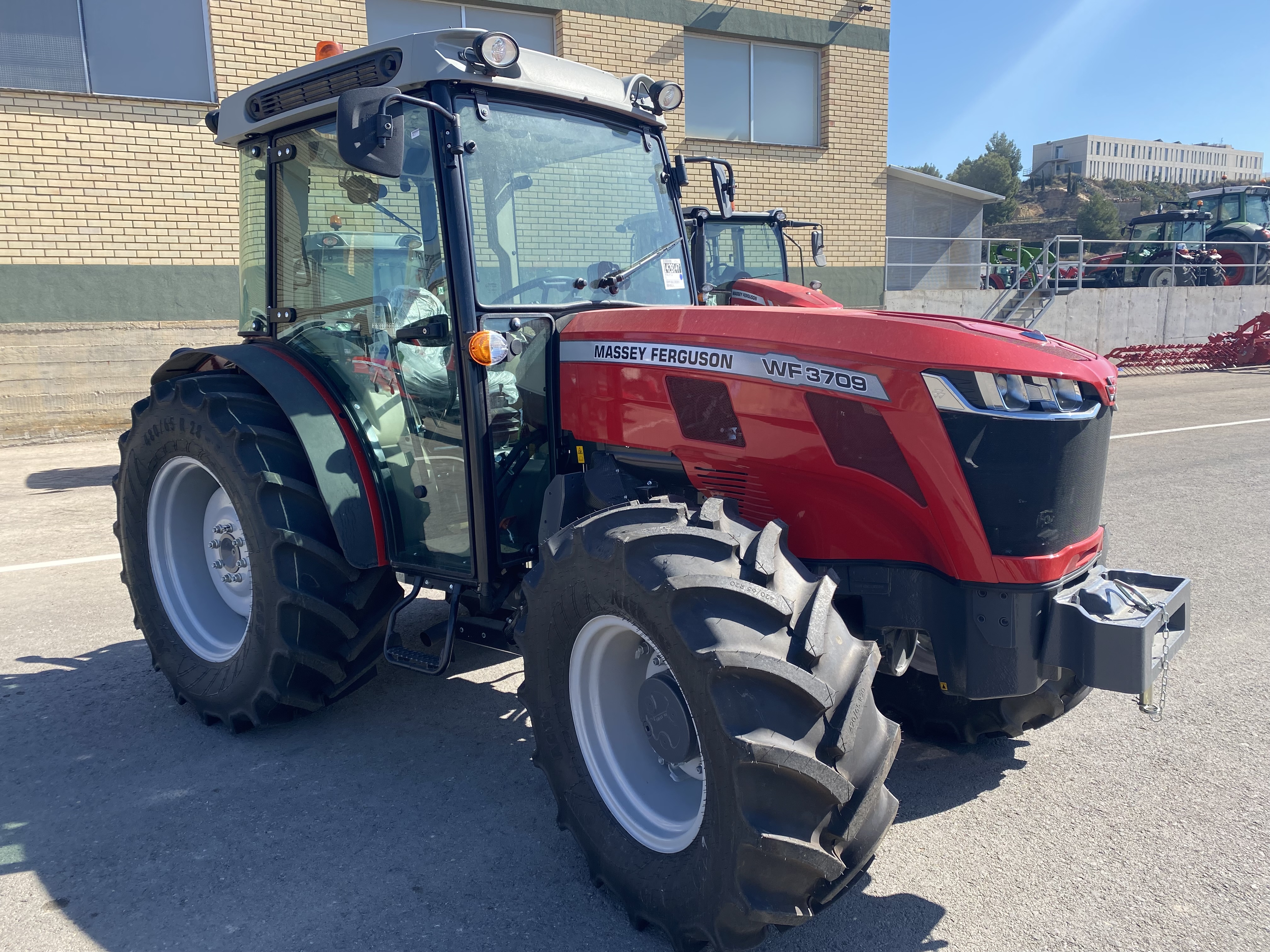 Massey Ferguson 3709 WF en alquiler